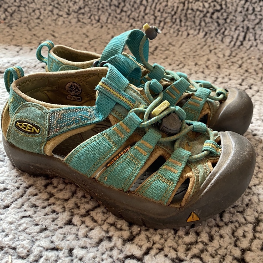 Boys Keens size 13